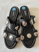 DKNY- Czarne klapki r 39