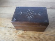 Szkatułka drewniana na karty lub coś innego ZOBACZ 