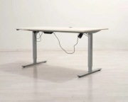 Nowoczesne biurko z elektryczną regulacją wysokości