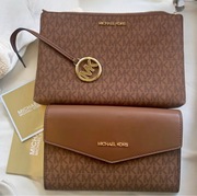 MICHAEL KORS TOREBKI DWIE KOMPLET  ZESTAW MONOGRAM PASEK LOGO ZAWIESZKA