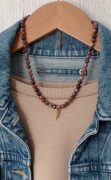 Stylowy choker z kamieni naturalnych, złota zawieszka skrzydełko, prezent 