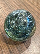 Śliczna szklana kula ozdoba przycisk do papieru 