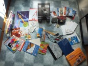 zestaw szkolny zeszyt bibuła długopis blok nożyczki kredki dziurkacz taśma