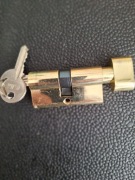 Wkładka zamka z gałką 30 x30 mm.