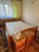 Używane łóżko ze stolikami nocnymi