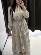 długa sukienka Zara S 36 z wiązanym paskiem falbanki długi bufiasty rękaw 