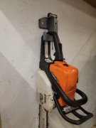 Uchwyt ścienny na pilarkę spalinową