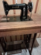 Stara maszyna do szycia Łucznik KL.82