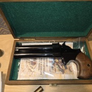 Czarnoprochowy pistolet Derringer kal.54  4" 