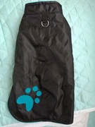 Ubranko + Zabawka z dozownikiem karmy 