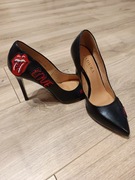 Skórzane szpilki z czerwonym napisem LOVE