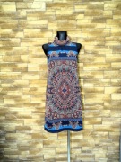 Elegancja w etnicznym stylu – sukienka Marie Lund 36 