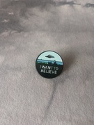 pin pinezka broszka z archiwum x 