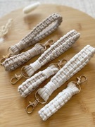 Brelok bransoletka beżowa