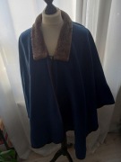 PONCZO FUTRZANY KOŁNIERZ NIEBIESKIE CIEPŁE LEKKIE ŚWIETNY STAN