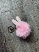 Breloczek różowy pompon