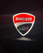 Lampka LED Ducati Corse - stylowa dekoracja dla fanów włoskiej motoryzacji