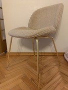 Krzesło Beetle marki Gubi wełna boucle 