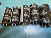 kondensatory elektolityczny 560uF 450V