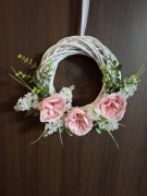 Wianek wiosenny na drzwi