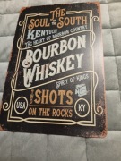 Tablica matalowa do powieszenia Bourbon whiskey 30x20 cm. Tablica pogięta