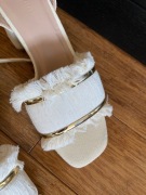 Sandały half price ecru złote materiałowe na obcasie  roz 36 lefties