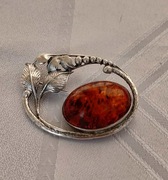 duża broszka srebrna z bursztynem