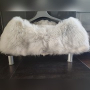 Elegancka etola z naturalnego futra z białego lisa