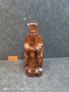 Drewniana figurka rzeźbiona 