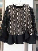 Śliczna koronkowa bluzeczka w rozmiarze S 