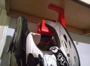 uchwyt hak stojak do sufitu na kask mocyklowy moto