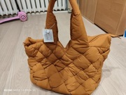 Duża torebka na ramię.