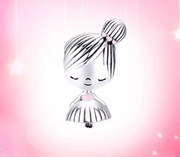 Prezent na Dzień Babci od wnuczki Charms w ozdobnym pudełku