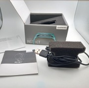Pudełko po Garmin Instinct + kabel ładowarka USB