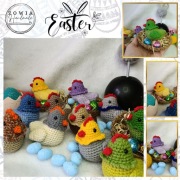 Ozdobna kurka w koszyczku wykonana na szydełku 