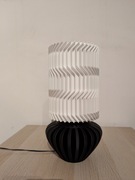 Nowoczesna lampa stołowa 