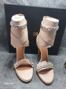 Sandały na obcasie Kazar 