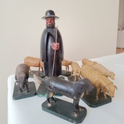 Pasterz z owcami i psem figurki drewniane