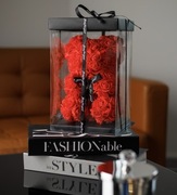 Miś z róż w pudełeczku na prezent 