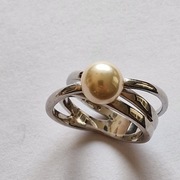 Srebrny pierścionek z perłą pr 925