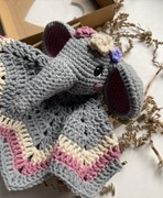 Mini kocyk, przytulanka słonik na szydełku.