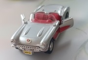 Model Corvette 1957 1 : 39 Maisto