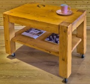 Ławo-stół na kółkach z zatopioną podkową