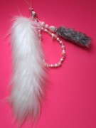 Brelok do telefonu ze smyczką i pomponem