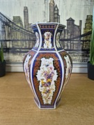 Elegancki wazon porcelanowy – bogato zdobiony, styl orientalny