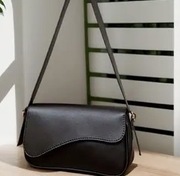 Torebka Czarna Listonoszka Na Ramię Klapka Mała Bagietka Eko Skóra