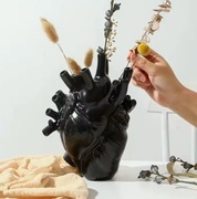 Wazon w Kształcie Serca – Spersonalizowana Rzeźba i Dekoracyjna Sadzarka