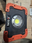 Reflektor LED YATO YT-81820 10W akumulatorowy + powerbank