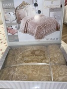 Piękna narzuta Glamur w zestawie