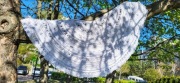 Półokrągła biała chusta szydełkowa handmade